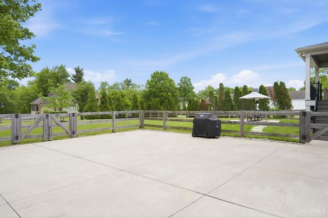 9932 Zig Zag Road, Montgomery, OH 45242