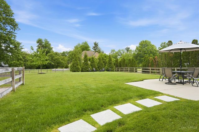 9932 Zig Zag Road, Montgomery, OH 45242