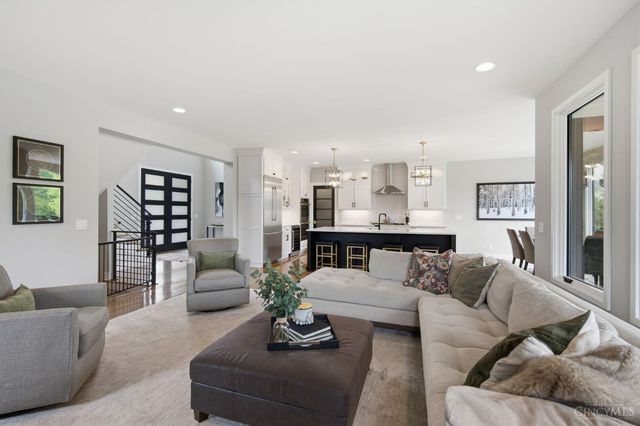 9932 Zig Zag Road, Montgomery, OH 45242