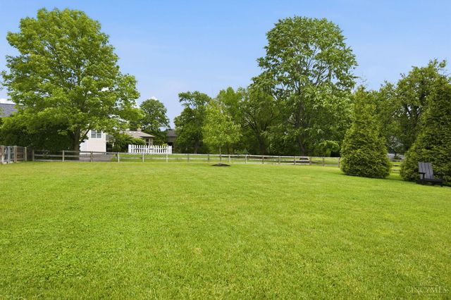 9932 Zig Zag Road, Montgomery, OH 45242