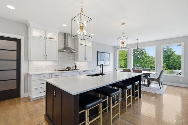 9932 Zig Zag Road, Montgomery, OH 45242