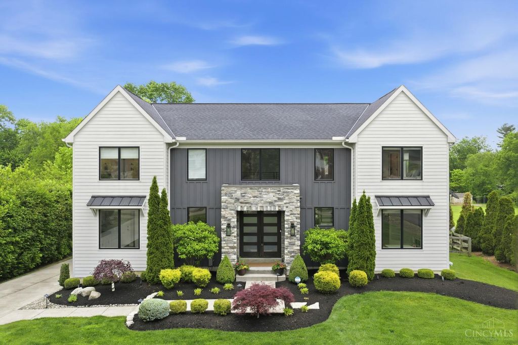 9932 Zig Zag Road, Montgomery, OH 45242
