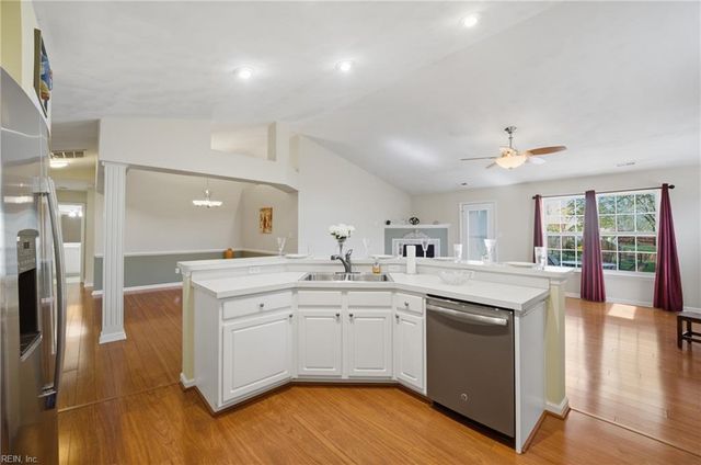 1008 Hawthorne Farm TER, Virginia Beach, VA 23454