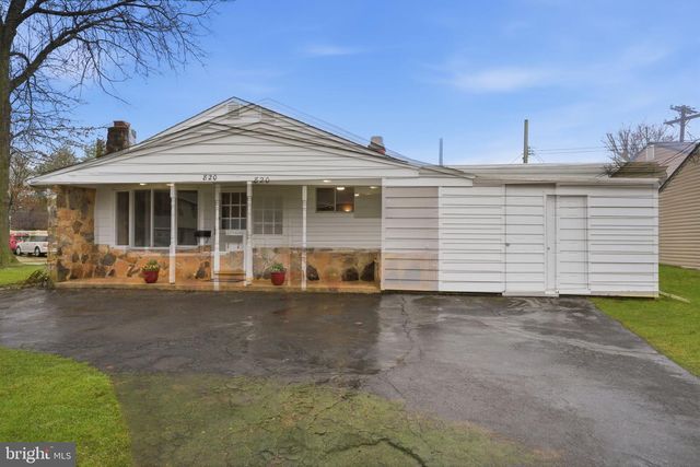 820 AUBURN RD, Fairless Hills, PA 19030