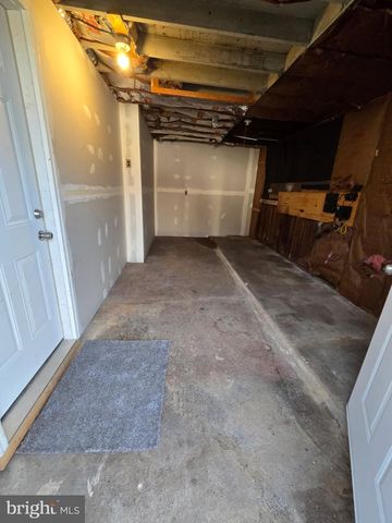 820 AUBURN RD, Fairless Hills, PA 19030