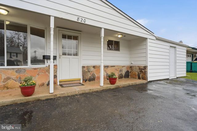 820 AUBURN RD, Fairless Hills, PA 19030