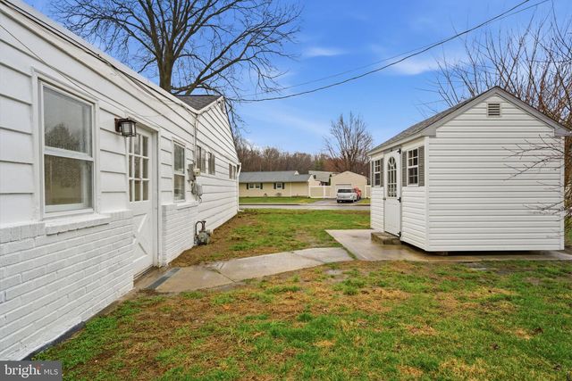 820 AUBURN RD, Fairless Hills, PA 19030