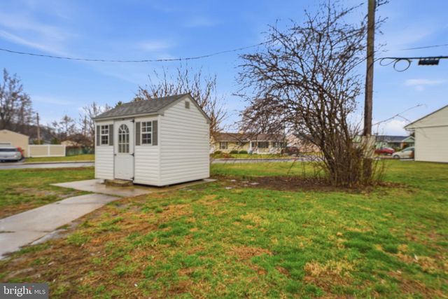 820 AUBURN RD, Fairless Hills, PA 19030