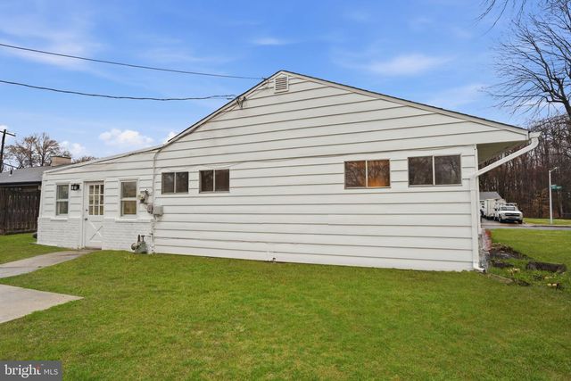 820 AUBURN RD, Fairless Hills, PA 19030