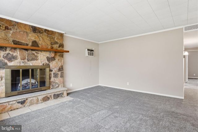 820 AUBURN RD, Fairless Hills, PA 19030