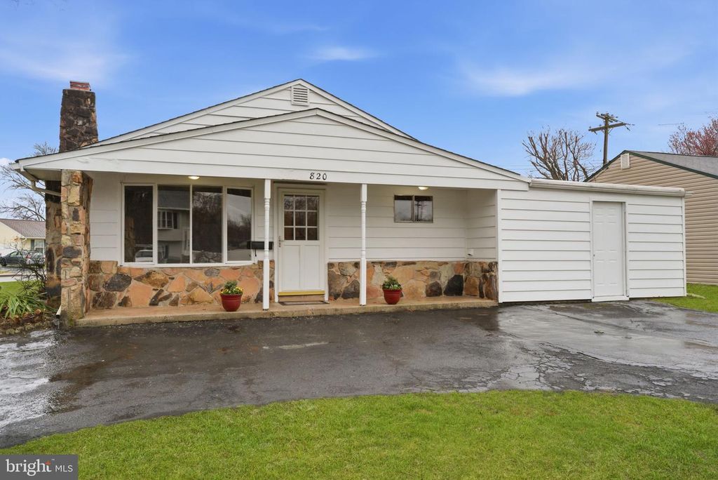 820 AUBURN RD, Fairless Hills, PA 19030