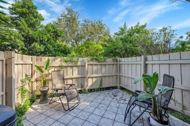 2259 Nova Village Drive, Davie, FL 33317