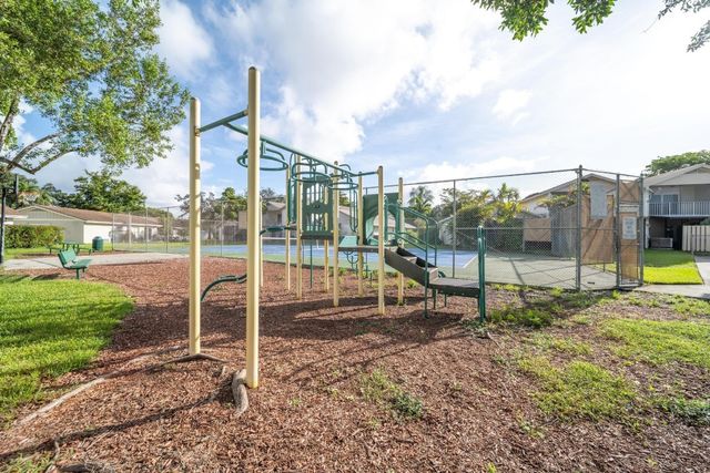 2259 Nova Village Drive, Davie, FL 33317