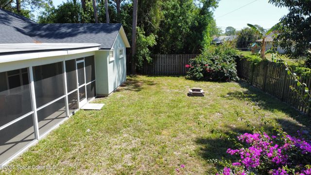 1422 Kaslo Circle NW, Palm Bay, FL 32907