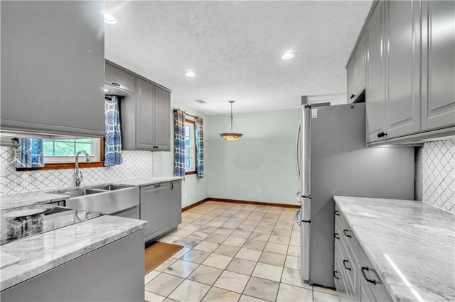9082 Chestnut Lake Drive, Jonesboro, GA 30236