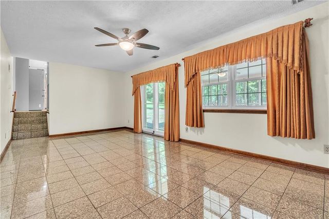 9082 Chestnut Lake Drive, Jonesboro, GA 30236