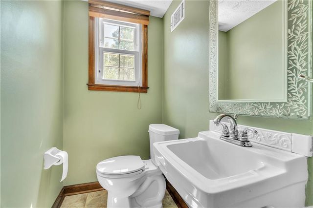 9082 Chestnut Lake Drive, Jonesboro, GA 30236