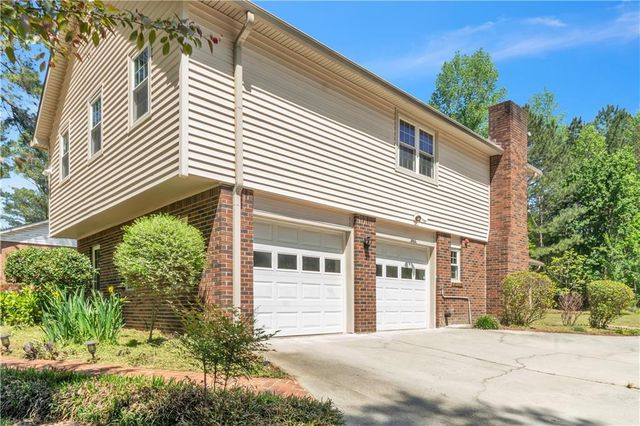 9082 Chestnut Lake Drive, Jonesboro, GA 30236