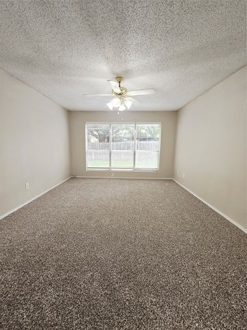 3921 Huckleberry Drive, Fort Worth, TX 76137