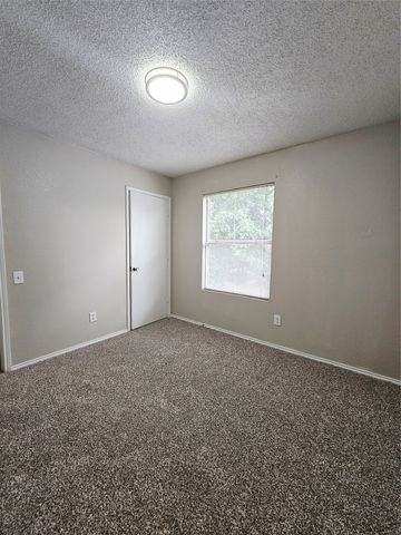 3921 Huckleberry Drive, Fort Worth, TX 76137