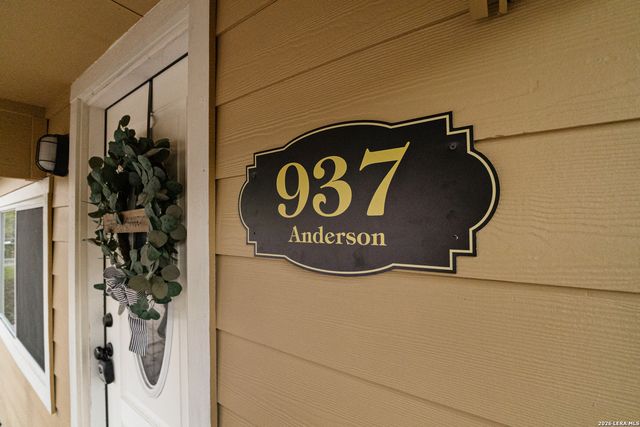 937 Anderson, Seguin, TX 78155