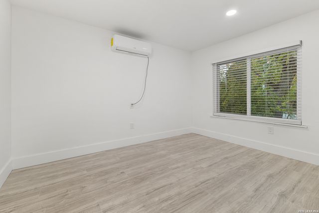 937 Anderson, Seguin, TX 78155