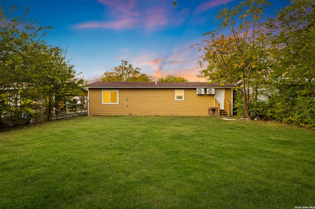 937 Anderson, Seguin, TX 78155