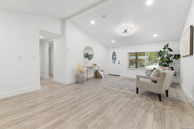 937 Anderson, Seguin, TX 78155