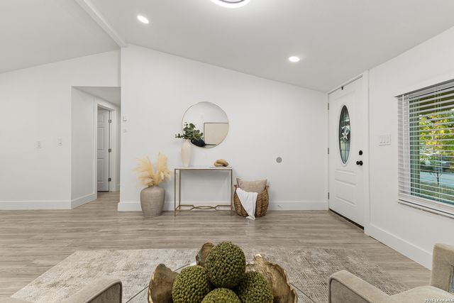 937 Anderson, Seguin, TX 78155