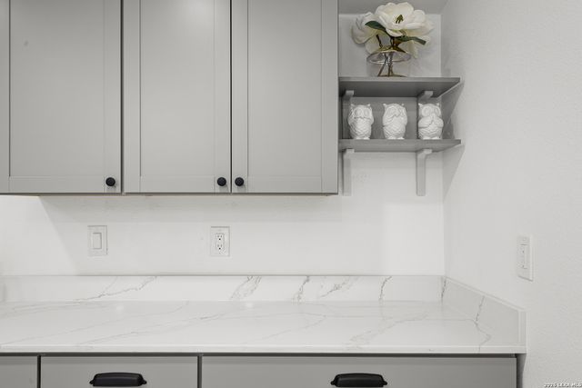 937 Anderson, Seguin, TX 78155