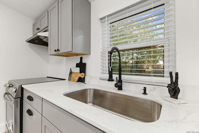 937 Anderson, Seguin, TX 78155