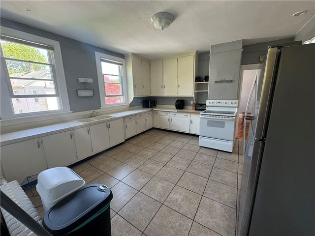 60 Berkeley Avenue 2, Newport, RI 02840