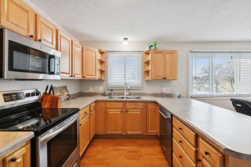 708 Heritage Way, Farmington, MN 55024