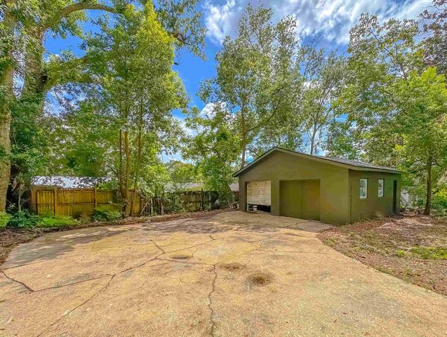 1751 Pepper Drive, Tallahassee, FL 32304