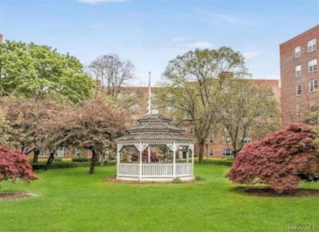 230 Pelham Road 2K, New Rochelle, NY 10805