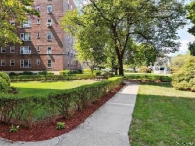 230 Pelham Road 2K, New Rochelle, NY 10805