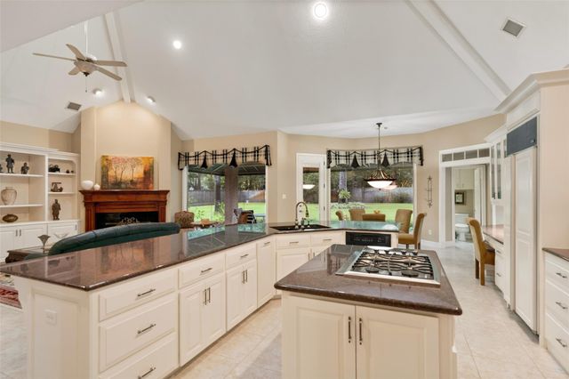 1722 Chestnut Grove Lane, Kingwood, TX 77345
