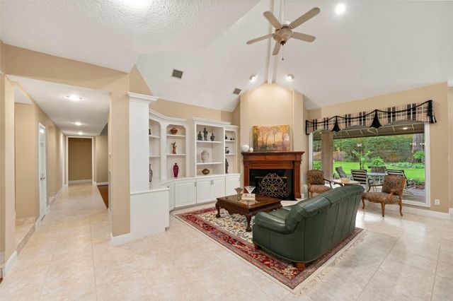 1722 Chestnut Grove Lane, Kingwood, TX 77345
