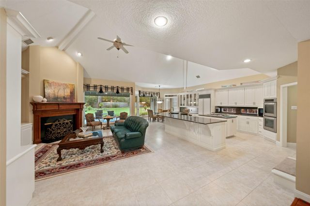 1722 Chestnut Grove Lane, Kingwood, TX 77345