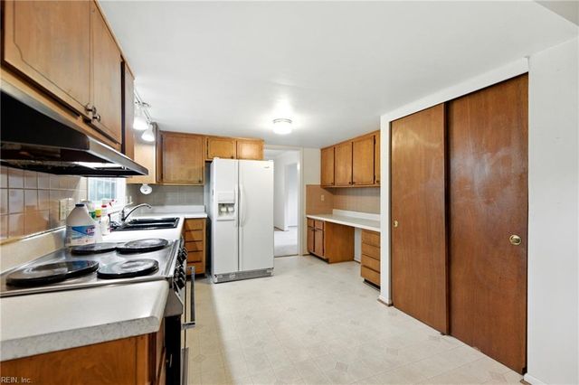 212 Caisson XING, Hampton, VA 23669