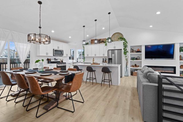 18608 E Lindsay Ln, Greenacres, WA 99016