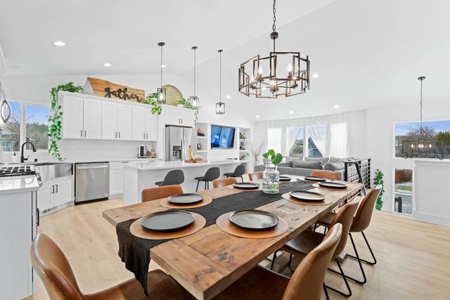 18608 E Lindsay Ln, Greenacres, WA 99016