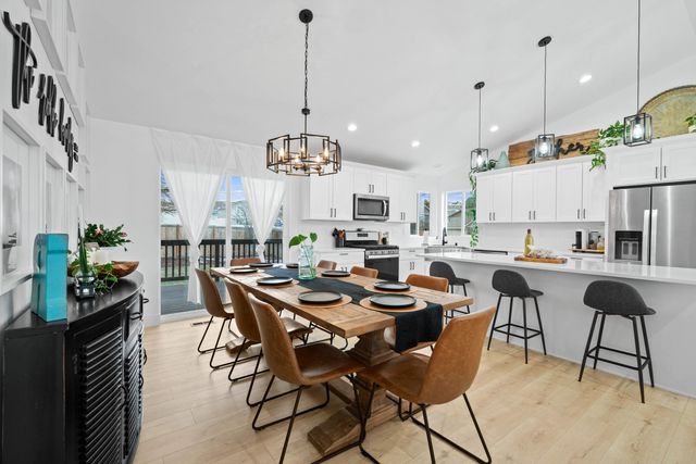 18608 E Lindsay Ln, Greenacres, WA 99016