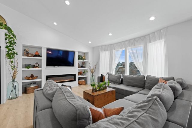 18608 E Lindsay Ln, Greenacres, WA 99016