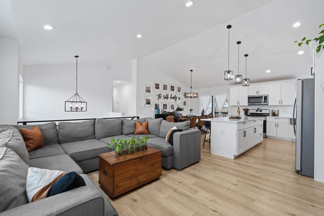 18608 E Lindsay Ln, Greenacres, WA 99016