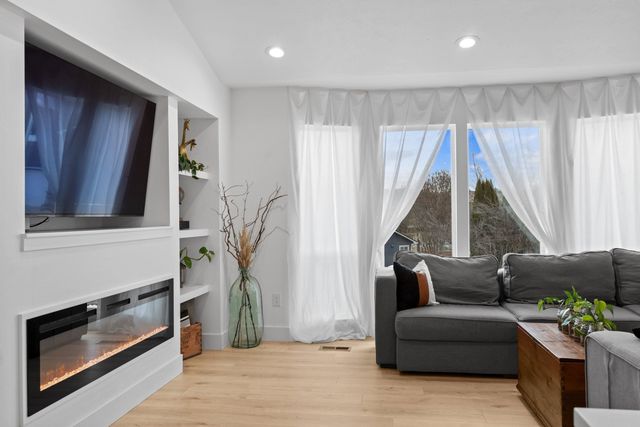 18608 E Lindsay Ln, Greenacres, WA 99016