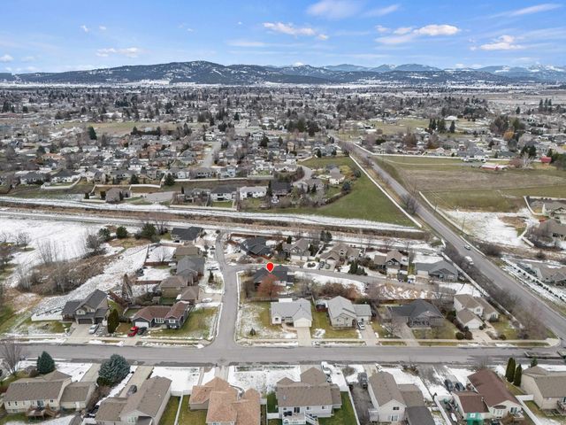 18608 E Lindsay Ln, Greenacres, WA 99016