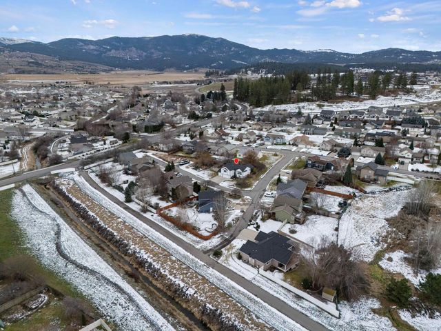 18608 E Lindsay Ln, Greenacres, WA 99016