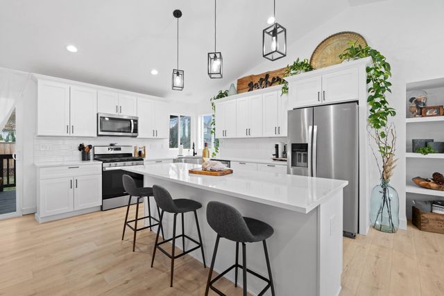 18608 E Lindsay Ln, Greenacres, WA 99016