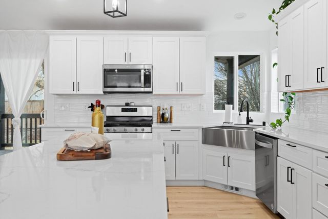 18608 E Lindsay Ln, Greenacres, WA 99016